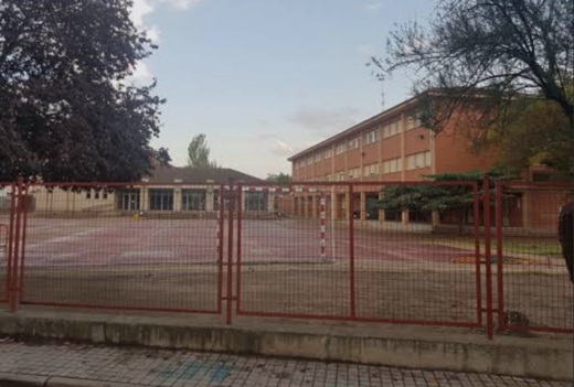 Fachada y patio del colegio Obispo Barrientos de Medina del Campo 